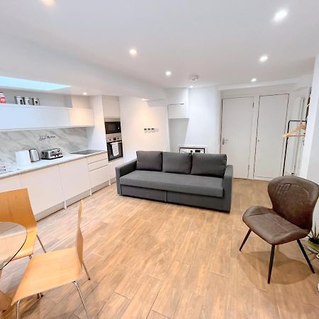 Two Bedroom Flat With Private Patio In Battersea London Eksteriør bilde