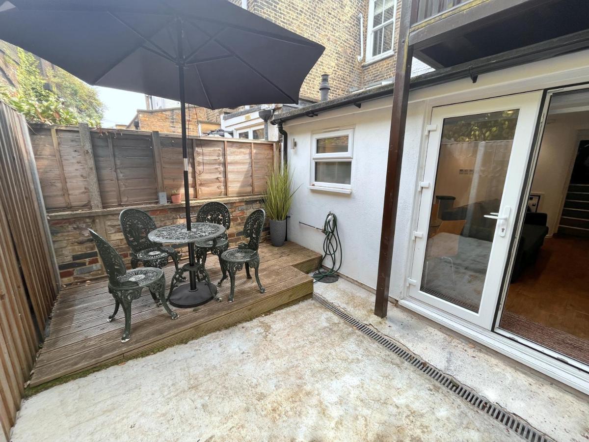 Two Bedroom Flat With Private Patio In Battersea London Eksteriør bilde