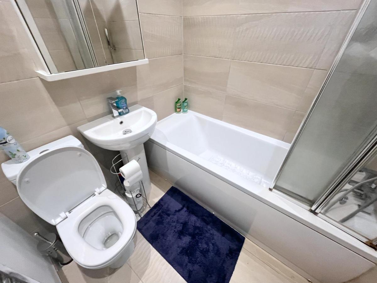 Two Bedroom Flat With Private Patio In Battersea London Eksteriør bilde