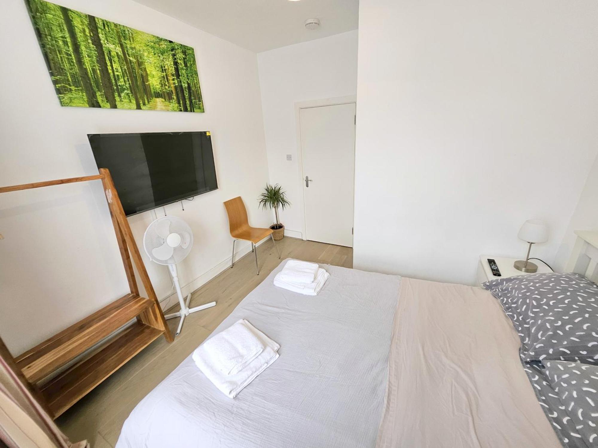 Two Bedroom Flat With Private Patio In Battersea London Eksteriør bilde
