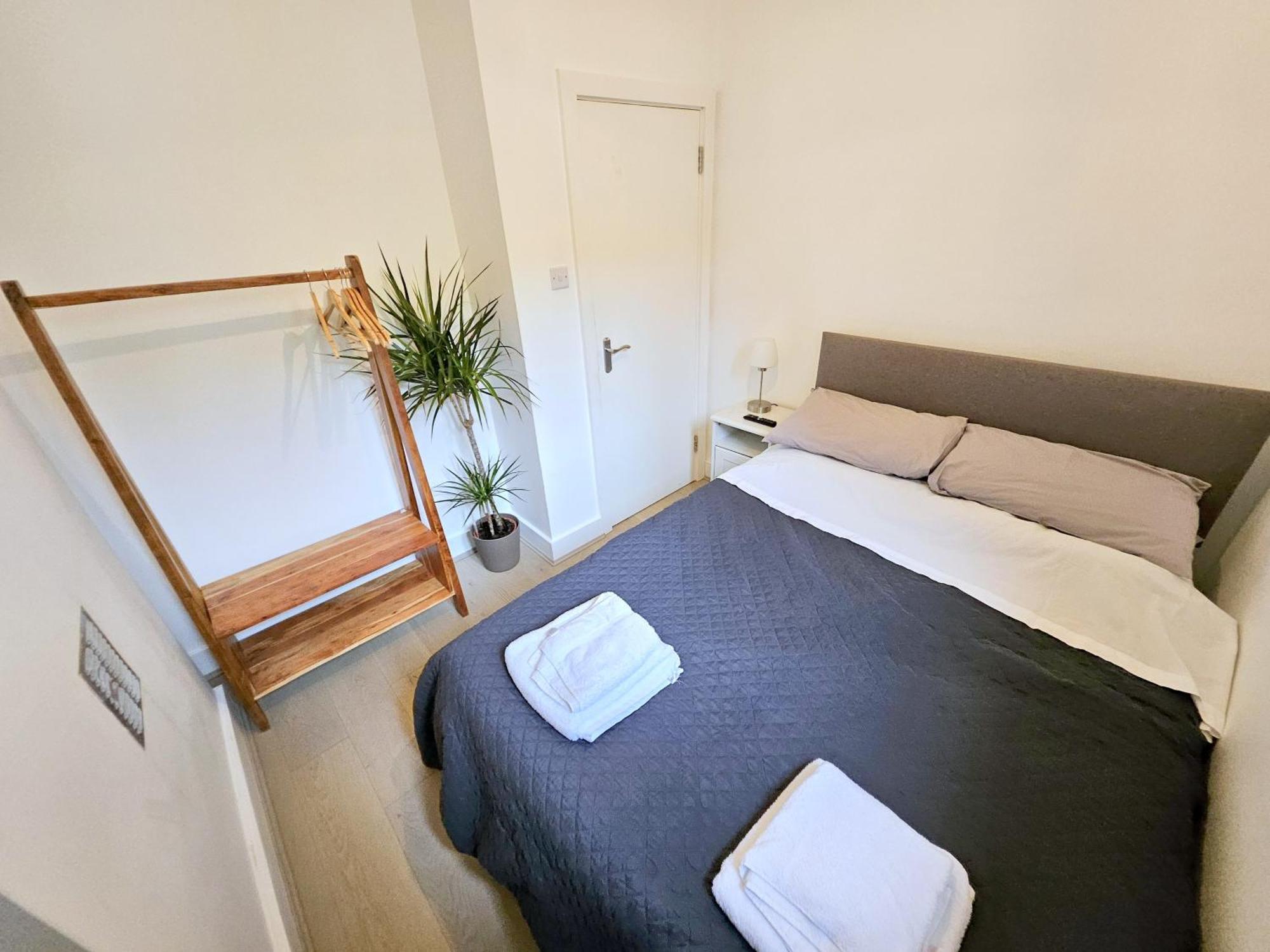 Two Bedroom Flat With Private Patio In Battersea London Eksteriør bilde